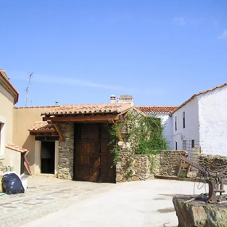 Hotel Rural Sierra De San Pedro 3*